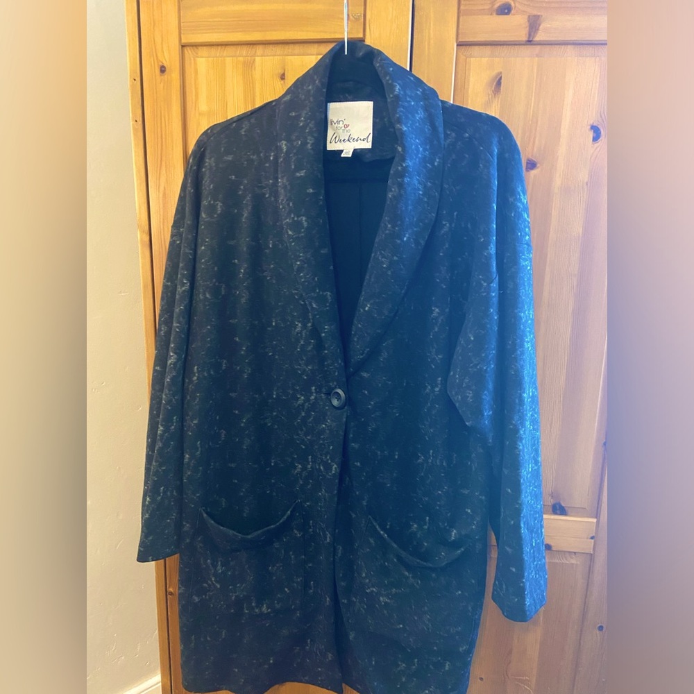 Knit black and grey cardigan/jacket. Livin for the Weekend size L